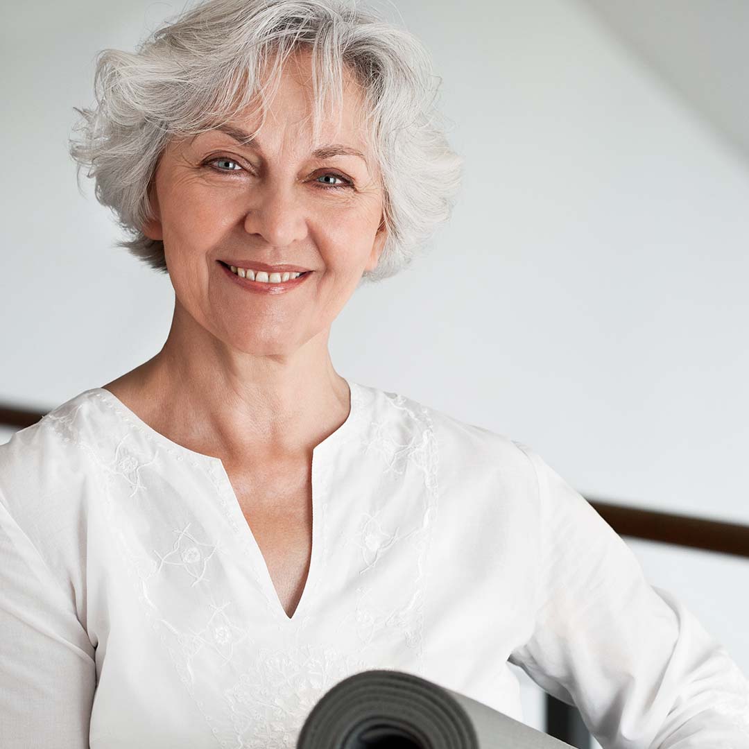 Unsere Yoga-Kurs für Senioren fördert Gesundheit und Wohlbefinden im Alter 